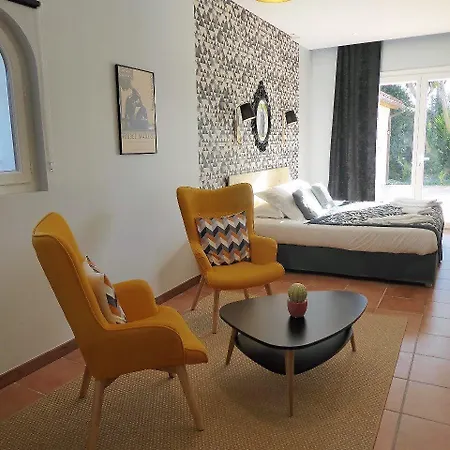 Mas Picton Guest house 4*